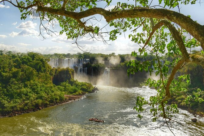 1 Day Iguaçu Falls Tour across Brazil and Argentina - Meeting at 7:00 and riding in comfort across Brazil and Argentina