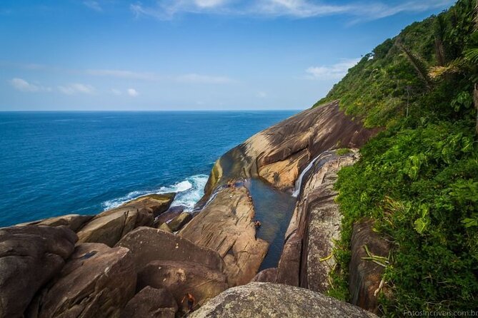 Adventure Experience to Saco Bravo Waterfall - BY PARATY TOURS - Cachoeira do Saco Bravo: ocean-side waterfall views and a real swim stop