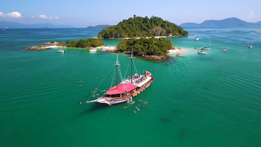 Adventures in Angra and Ilha Grande with Guide and Lunch - Lagoa Azul on Ilha Grande: Snorkeling When the Water Is Calm