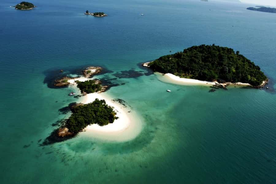 Angra dos Reis and Ilha Grande Full-Day Excursion - Lagoa Azul, the snorkeling stop built around real sea life
