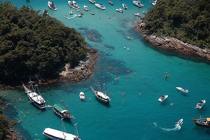 Angra dos Reis and Ilha Grande Tour in an Adventure Day - Lagoa Verde: calm emerald water and an easy reset