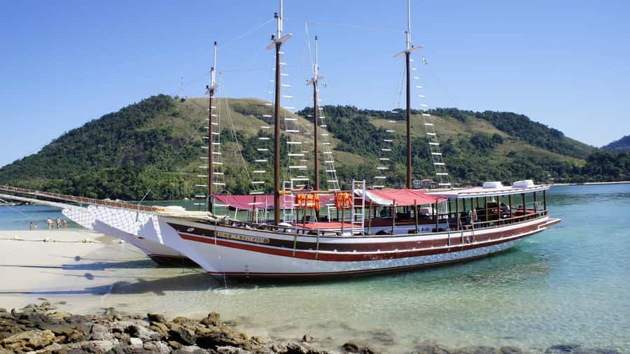 Angra dos Reis: Boat Tour in Ilha Grande and Lagoa Azul - Stop 3: Ilhas Botinas Natural Aquarium and the White Sand Seafloor Effect