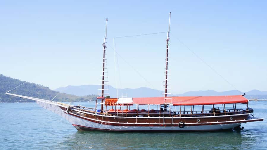 Angra dos Reis: Boat Tour in Ilha Grande and Lagoa Azul - Price and Value: Is $20 Worth a Four-Stop Day?