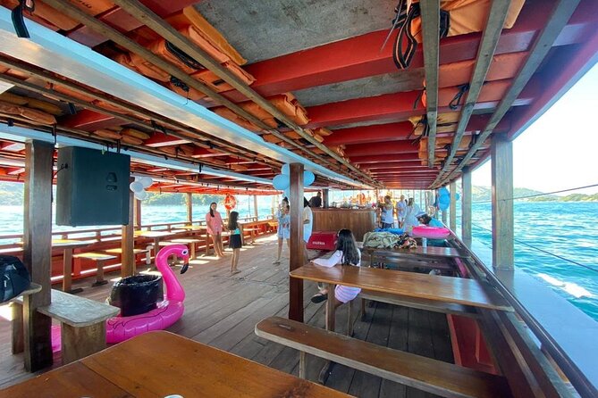 Angra dos Reis Boat Tour with Lunch - Lagoa Azul stop: the natural aquarium moment