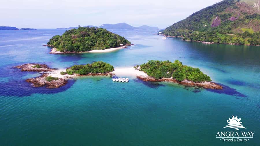Angra dos Reis: Super Lagoa Azul Speedboat Tour - Ilha de Cataguás: fine sand, quick swim energy