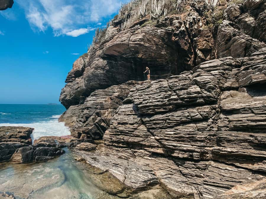 Armação dos Búzios: Walk Through the Natural Pools in Búzios - Praia dos Amores and Enseada das Poças: shade, small sand, and snorkeling spots