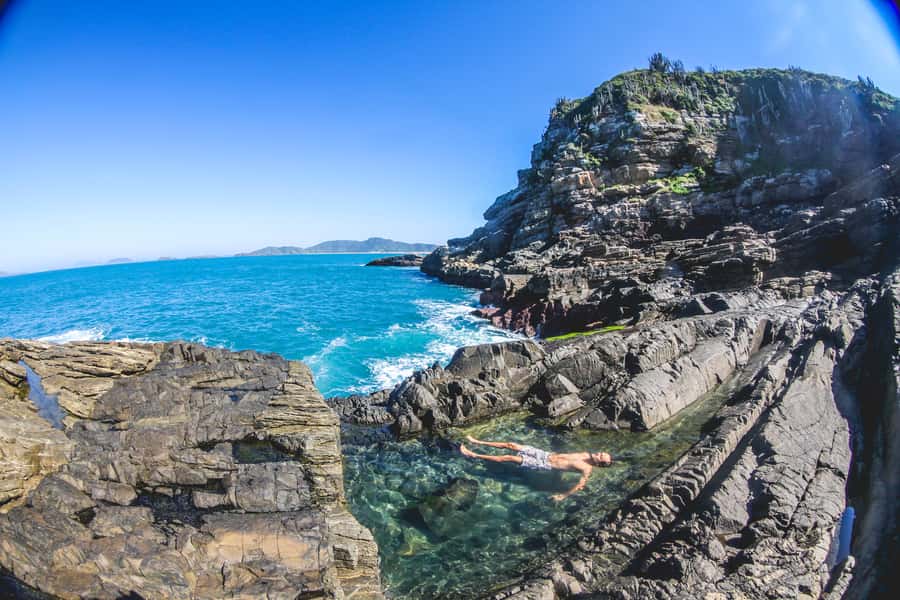 Armação dos Búzios: Walk Through the Natural Pools in Búzios - The guide experience: why Nicole’s style matters