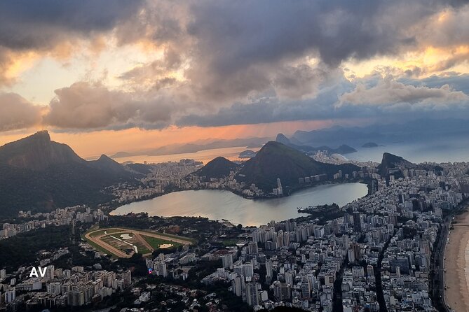 AVenturismo 2 Irmãos hill + Favela of Vidigal - Getting started at Praça do Vidigal, then walking immediately