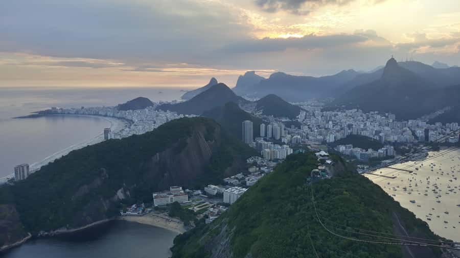 AVenturismo Pão de Açúcar - Morro da Urca hike and picnic time before the Red Beach pass