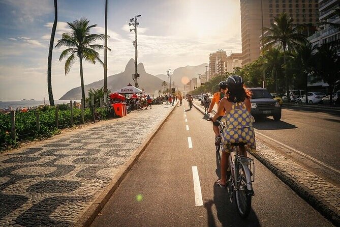 Bike Tour Of Rio - Beaches and Lagoon - Stop 4 at Ipanema Beach: change of scenery along the same coast