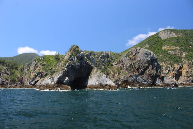 Boat Tour in Arraial do Cabo - Stop 3: Gruta do Amor, a small-beach cave stop