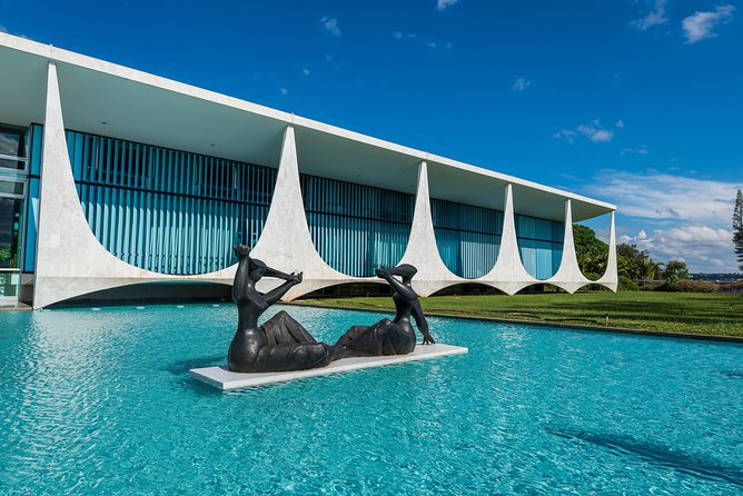 Brasilia Sightseeing - JK Bridge: the quick but useful link across the water