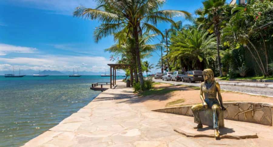 Búzios: City Tour & Beach Hopping with Lunch - Buffet lunch, Porto da Barra, and the sunset finale