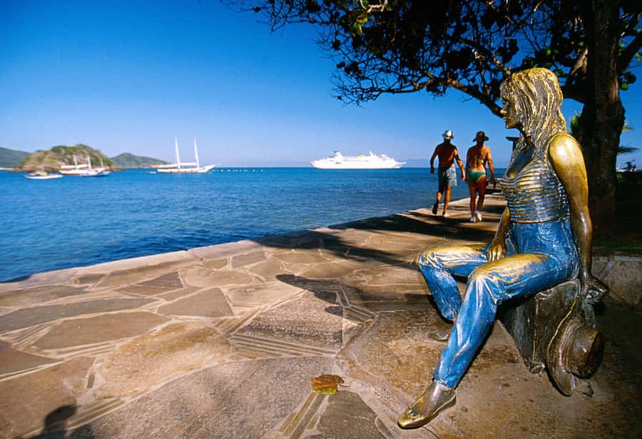Búzios Day Trip from Rio de Janeiro - The Búzios city walk: what the guide time is really for