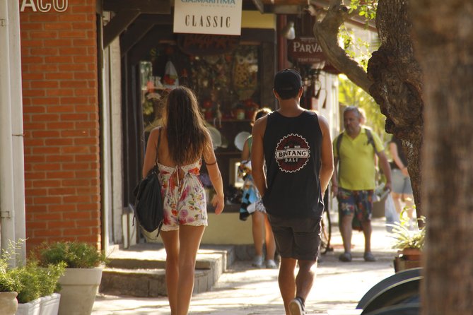Buzios Day Trip with Lunch, City Tour and Cruise from Rio de Janeiro - Guide Quality and Language: What to Expect in the Real World