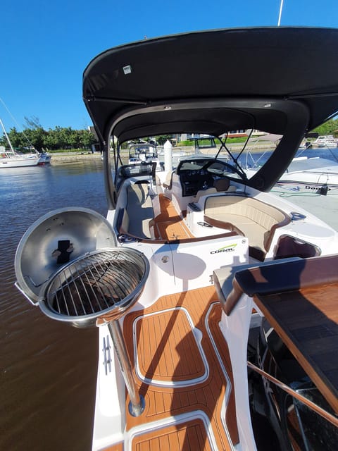 Búzios: Speedboat tour of 2 islands and 11 beaches - Beaches passed by without swimming: set expectations