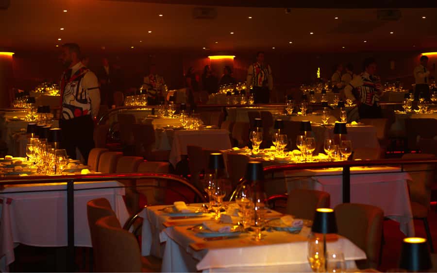 By Night Tour: Roxy Dinner Show & Transfer - Who should book the Roxy Dinner Show, and who should skip it