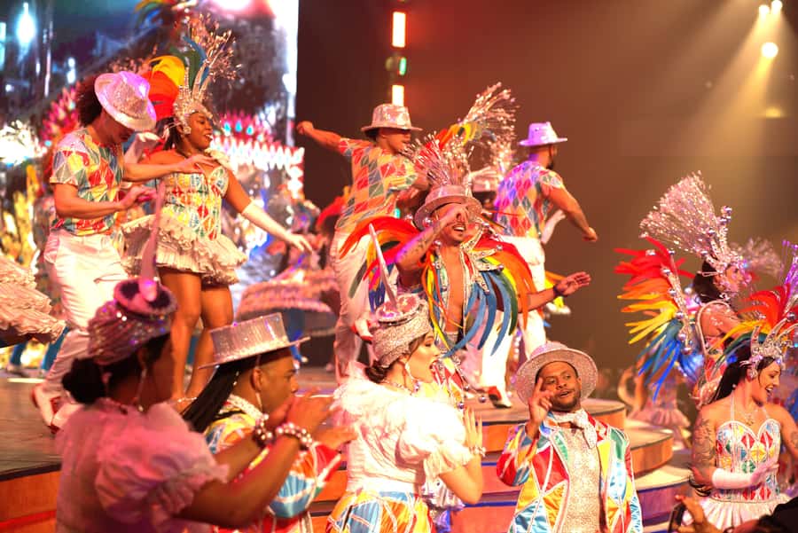 By Night Tour: Roxy Dinner Show & Transfer - Pickup and arrival timing: how the night usually unfolds