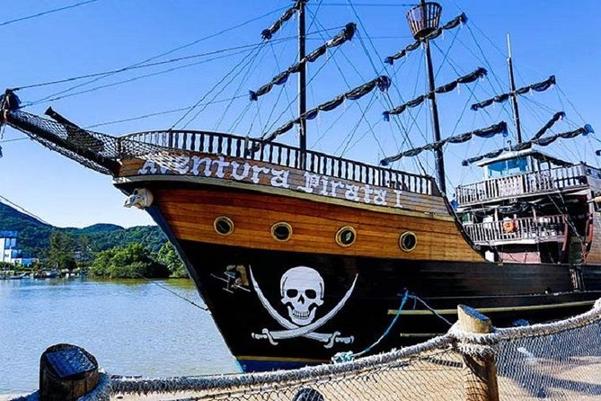 Combo Pirate Boat, Beach and Unipraias Park with transfers - A 7-hour Balneário Camboriú day with pirate fun and park time