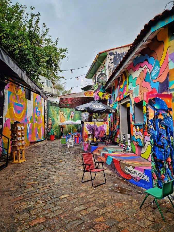 Companionship of a bilingual guide in São Paulo - Why São Paulo feels easier with a guide-friend beside you