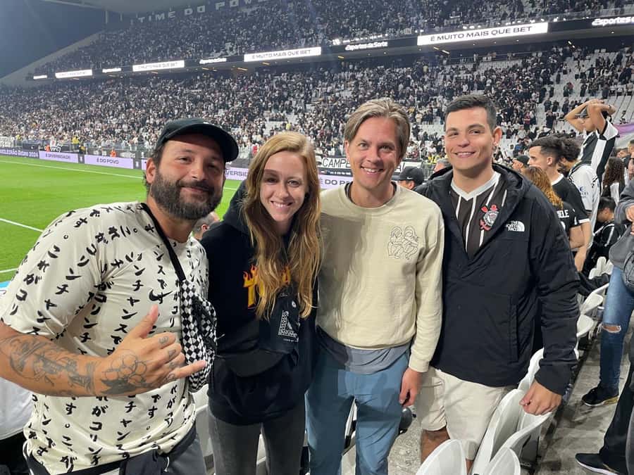 Corinthians Football Game Experience - Getting from Av. Paulista to the stadium by metro like a local