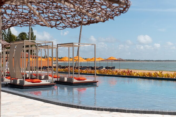 Day use by the sea with pool and lots of fun - Crowds and service: the trade-off with any popular beach club day