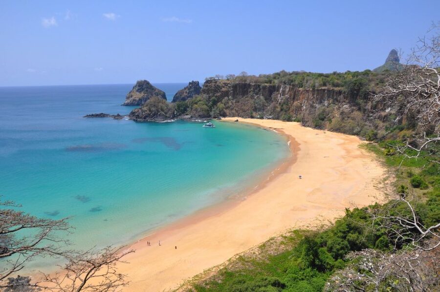 Discover Noronha: 7-Hour Ilhatour Adventure - Baía dos Porcos: a calmer, sea-forward finish