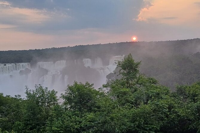 Excursion to both sides of Iguaçu Falls on the same day. - Key things to know before you go