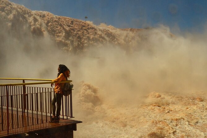 Excursion to both sides of Iguaçu Falls on the same day. - Lunch, boat rides, and spending smarter on the ground
