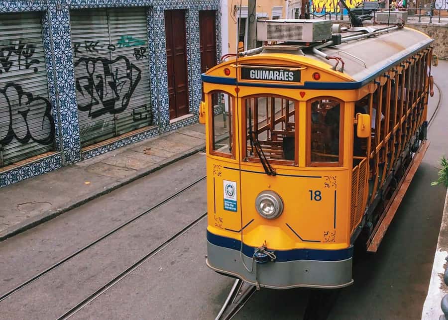 Explore Santa Teresa: Walking Tour - Who the guide can be, and what guests notice