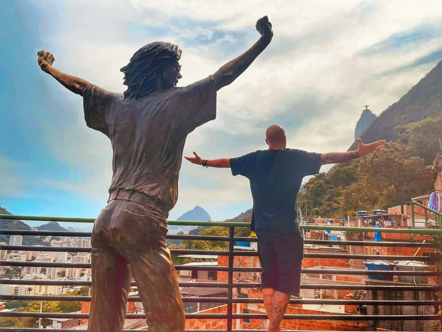 Favela Santa Marta: Walking Tour with local guide - Key Things You’ll Notice on This Tour