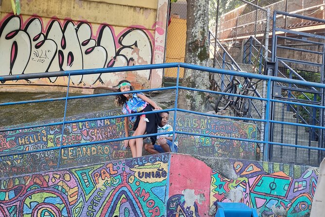 Favela tour Santa Marta with local guide - Safety and respect in a working neighborhood