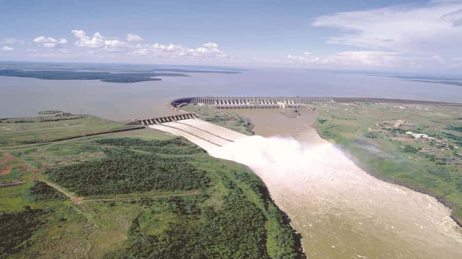 Foz do Iguaçu: Itaipu Hydroelectric Dam Guided Tour - Panoramic Bus Views Across the Itaipu Grounds