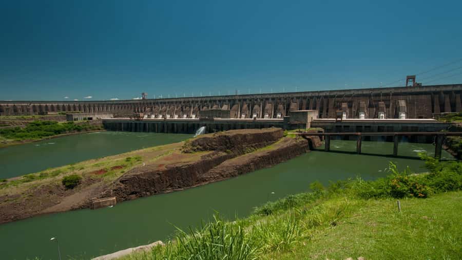 Foz do Iguaçu: Itaipu Hydroelectric Dam Guided Tour - The Dam Lookout Stop and the Spillway View