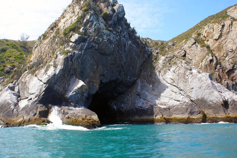 From Búzios: Arraial do Cabo with Boat Tour and BBQ Lunch - Should You Book the Búzios to Arraial do Cabo Boat Tour and BBQ Lunch?