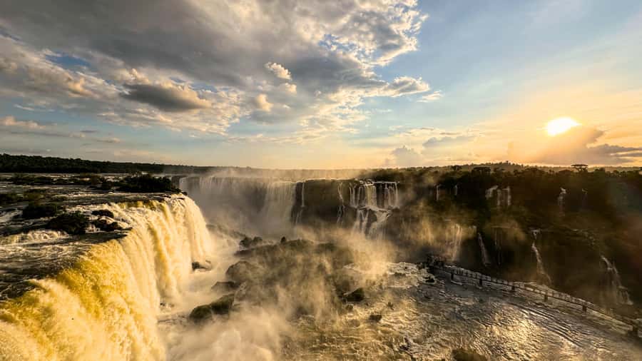 From Foz do Iguaçu: Sunset at the Falls - Hotel pickup and van ride: the easy start from Foz do Iguaçu