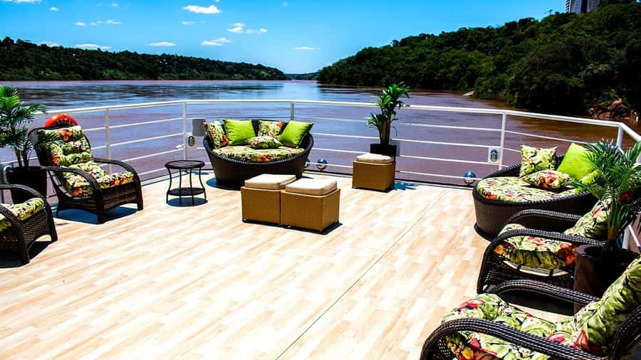 From Foz do Iguaçu: Sunset Catamaran Tour with Meal - Why the Sunset Catamaran Tour in Foz do Iguaçu Feels Different Than a Standard Boat Ride