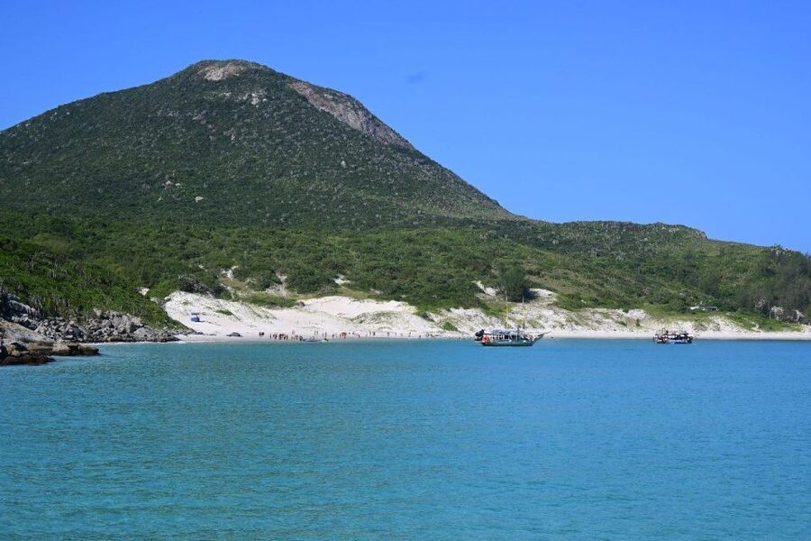 From Rio: Arraial do Cabo Day Trip with Boat Tour - Ilha do Farol: your first real swim and a lighthouse backdrop