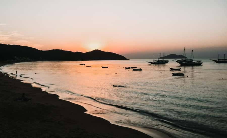 From Rio: Buzios Beaches Day Trip with Boat Ride and Lunch - Lemon-Green Magic at Azeda and Azedinha