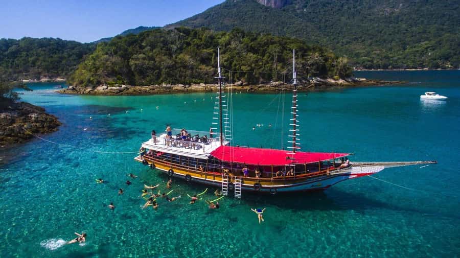 From Rio de Janeiro: Angra dos Reis & Ilha Grande Day Tour - Boat days are won by the water: Lagoa Azul and Lagoa Verde