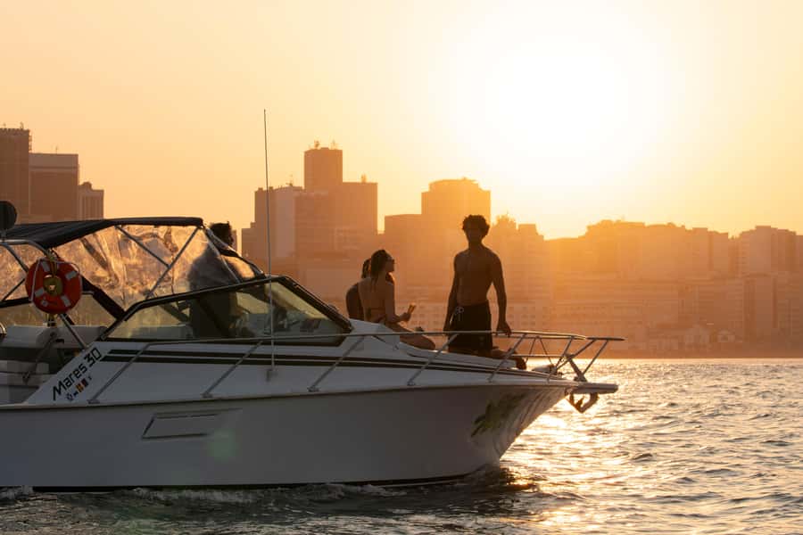Glória: Sunset Speedboat Cruise with Drinks and Snacks - Entering Marina da Glória, Getting Comfortable, and Knowing the Basics
