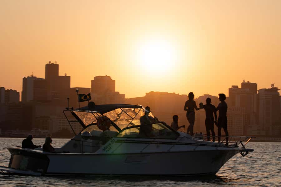 Glória: Sunset Speedboat Cruise with Drinks and Snacks - Urca and Flamengo on the Return: How the Golden Light Plays on Rio