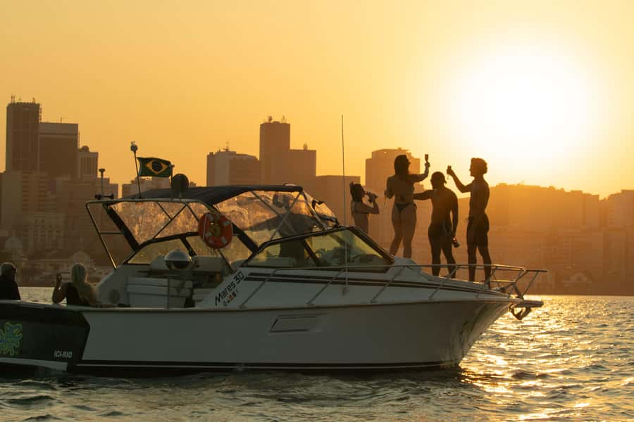 Glória: Sunset Speedboat Cruise with Drinks and Snacks - Drinks, Snacks, and Ambient Music: Value That Depends on Your Expectations