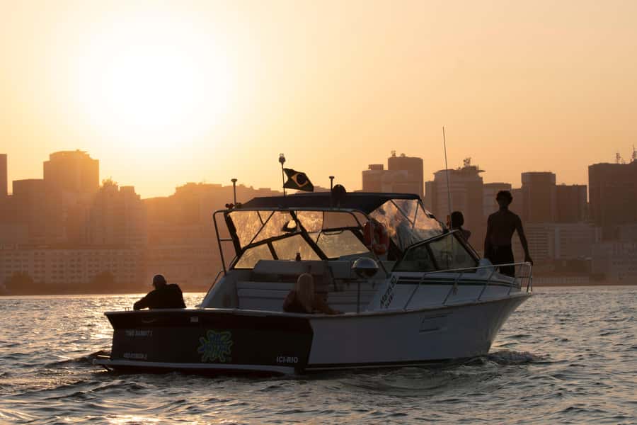 Glória: Sunset Speedboat Cruise with Drinks and Snacks - Guanabara Bay and the Big-Name Views You’ll Pass With Easy Photo Time