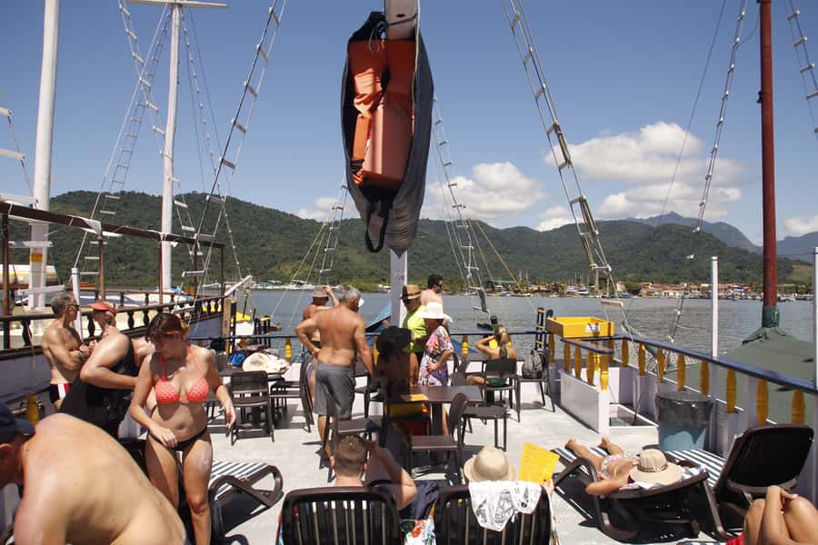 Half-Day Schooner Cruise and Snorkeling in Paraty Bay - Stop 2: Lula’s Beach for calmer water and a scenic breather