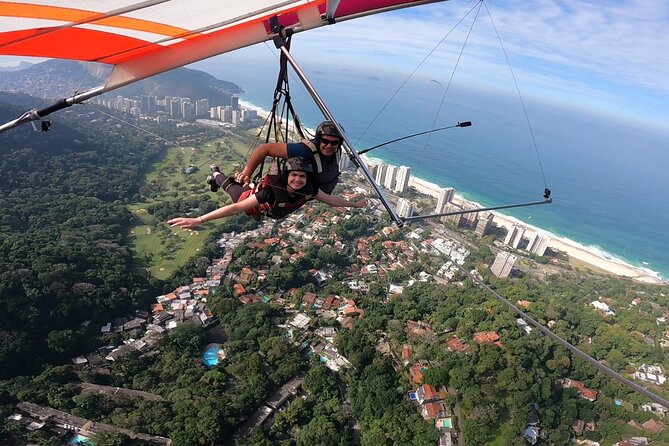 Hang Gliding & Paragliding in Rio de Janeiro - At the Launch Point: Harnessing Up and Procedure Practice
