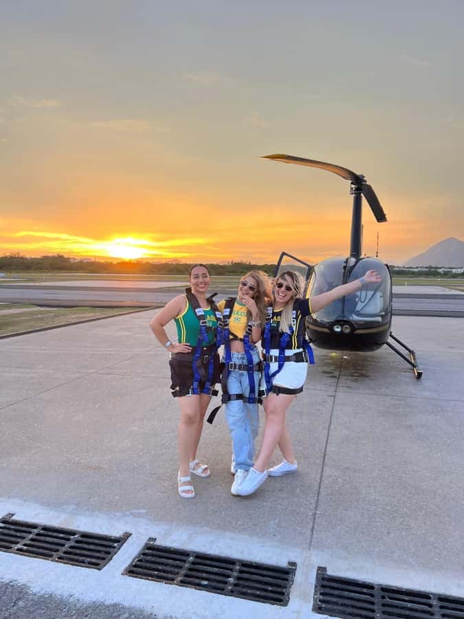 Helicopter flight no doors in Rio de Janeiro - Barra da Tijuca and Leblon from above, and how the first minutes set the tone