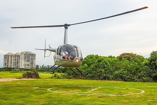 Helicopter tour in Rio de Janeiro - 25 Minutes - Your route over Rio: Christ the Redeemer, Sugarloaf, beaches, then back by the shore