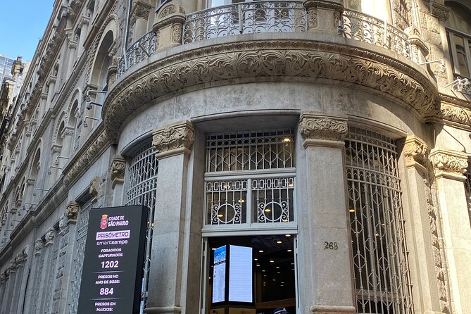 Historical and Cultural Tour of the Center DE São Paulo - Centro Cultural Banco do Brasil: a logical first stop for context