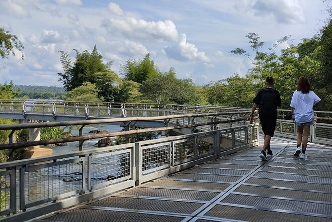 Iguaçu Falls - Parque Argentino arrival: ecological train + your trail choices